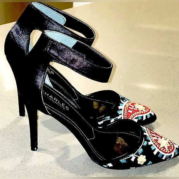 CHARLES BY CHARLES DAVID Pointer Pump Size 8 Color-BlackEmbroidered/Mesh 💕 - Picture 11 of 14